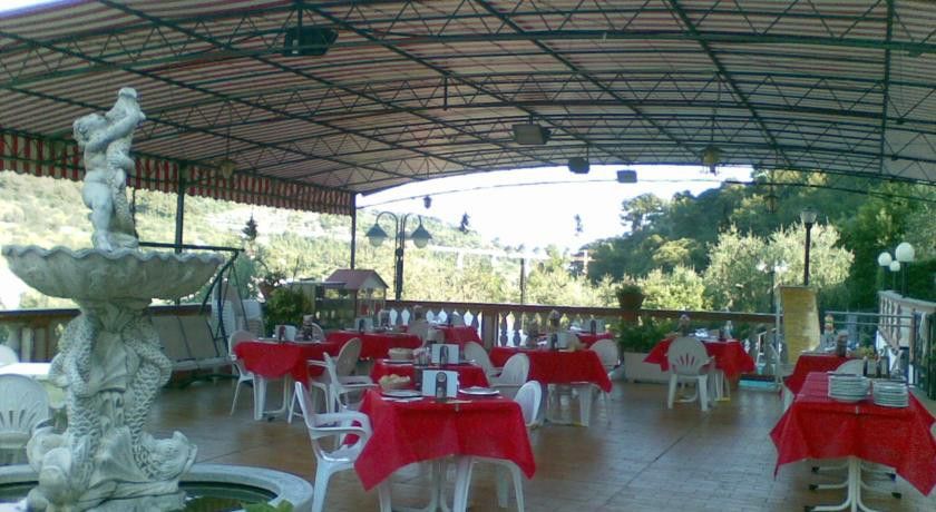 Albergo Ristorante San Matteo San Bartolomeo Al Mare Exterior photo